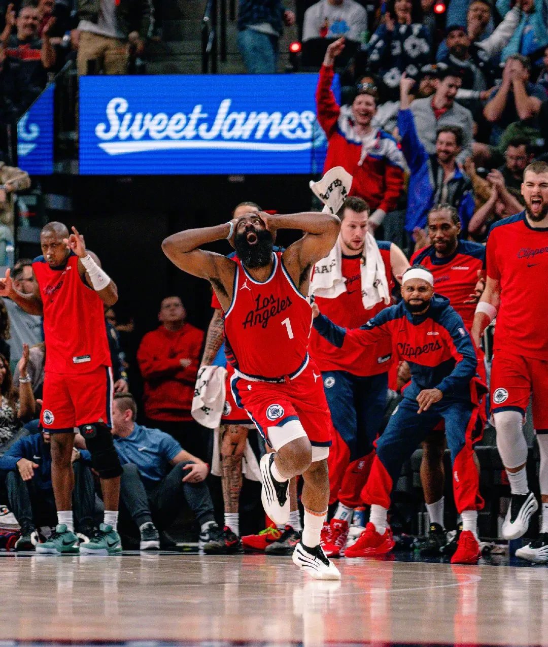 快船主场上演逆转大战 快船主场上演逆转大战