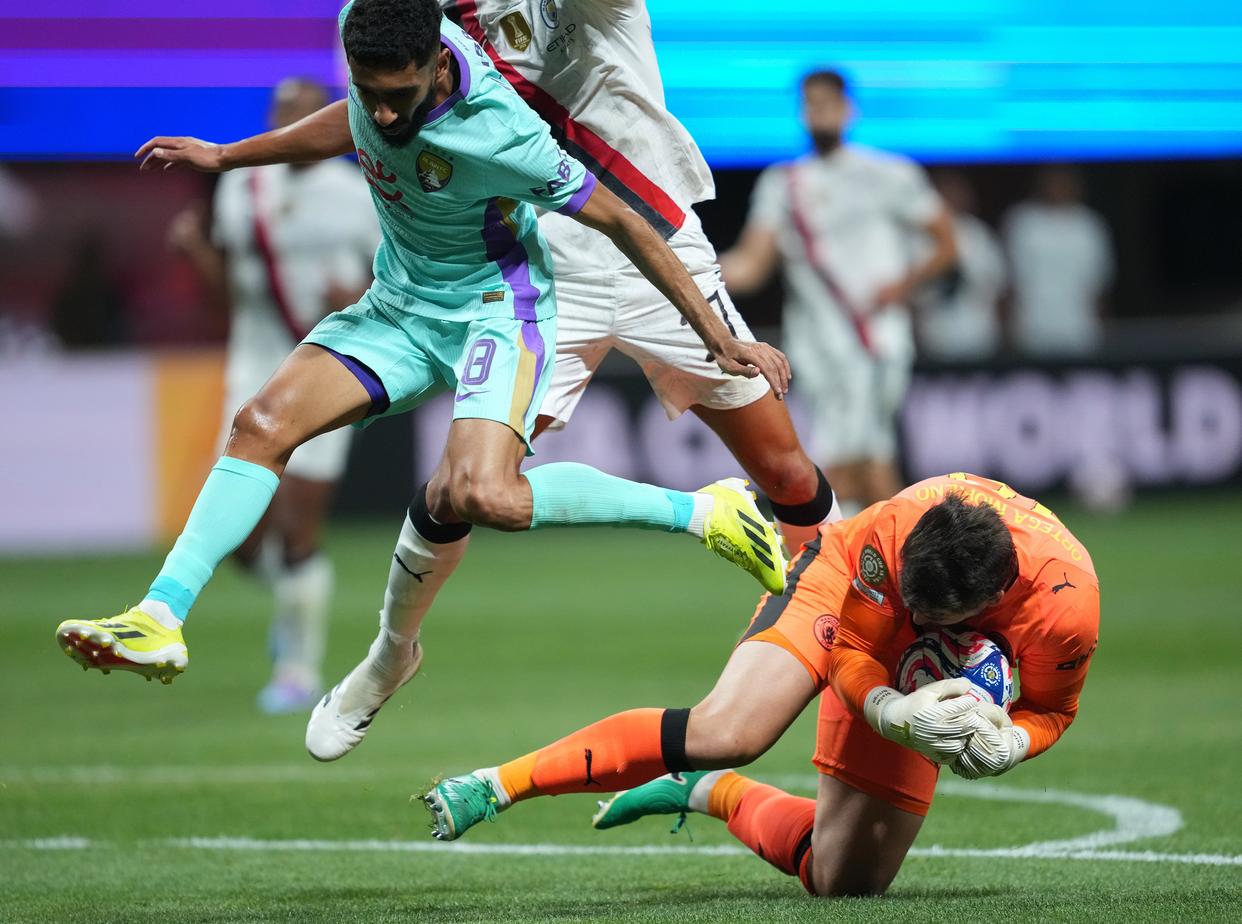 足球迎来宿敌之战，恩怨再续的简单介绍