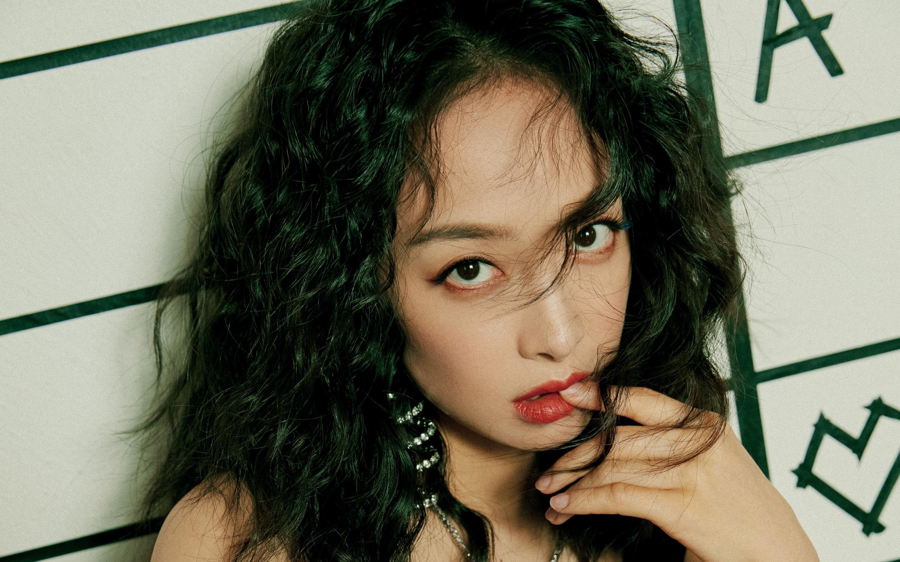 孤星与红月，体育英雄主义的双城记